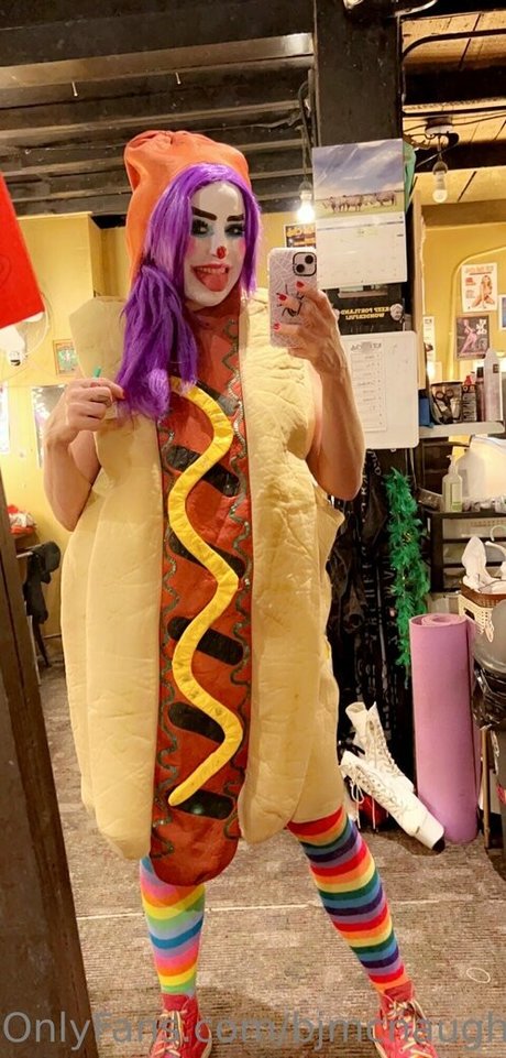 bjmcnaughty erotic model img