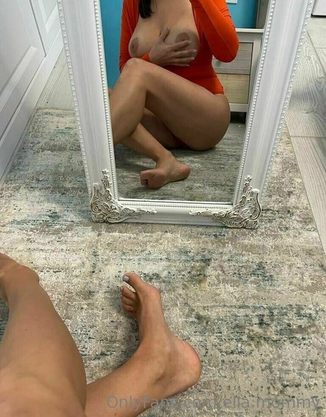 ella mommy adult star img