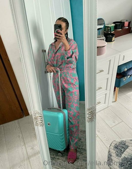 ella mommy nude pornstar photo