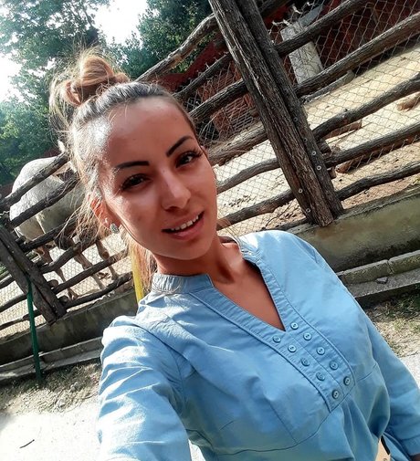 Marinela Adalbertova hot star photo