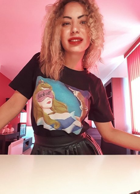 Marinela Adalbertova star naked photo