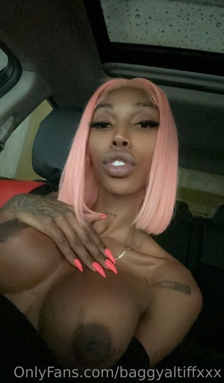 Baggyaltiffxxx model perfect pics