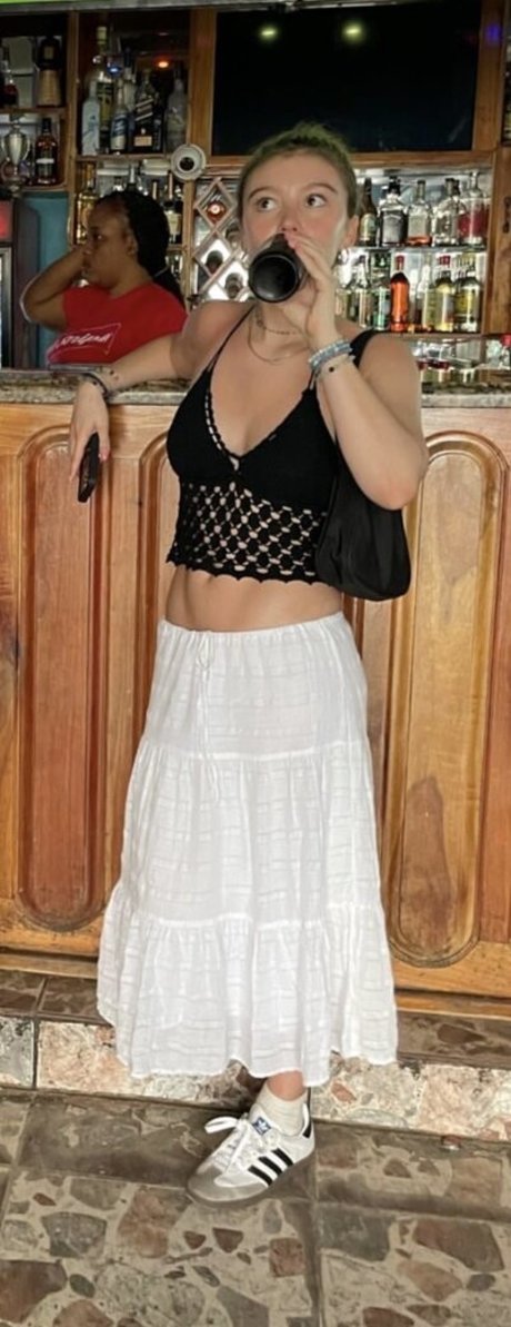 Genevieve Hannelius exclusive star photo