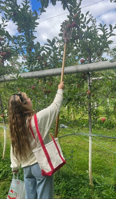 Genevieve Hannelius erotic actress image