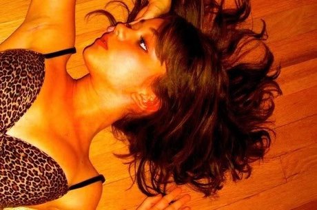 Sarah Hyland pornstar top photos