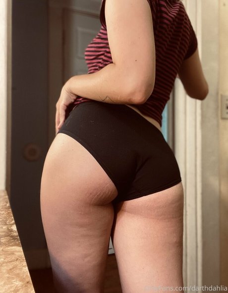dahliaellie naked pornstar pictures