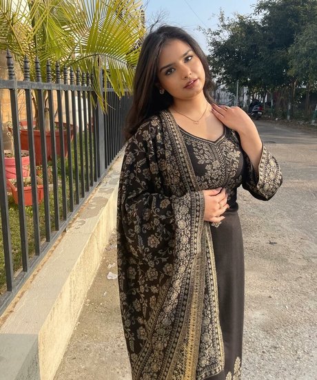 Aarushi Abrol erotic model pics