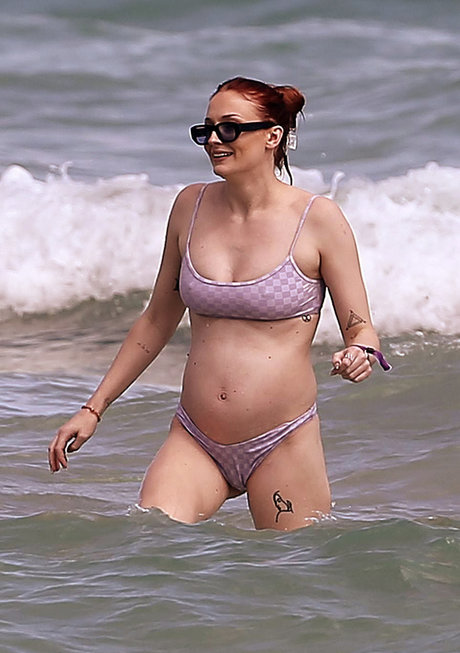 Sophie Turner model pornographic pic