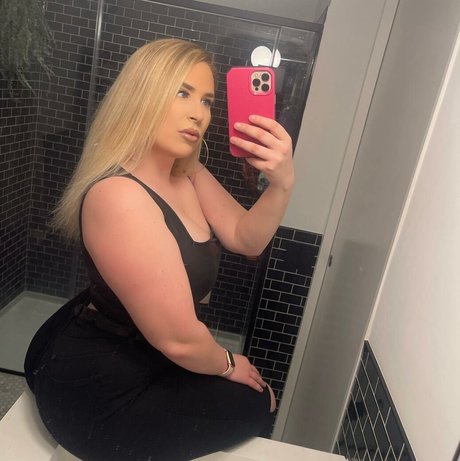 Sophie Turner pornstar nude picture