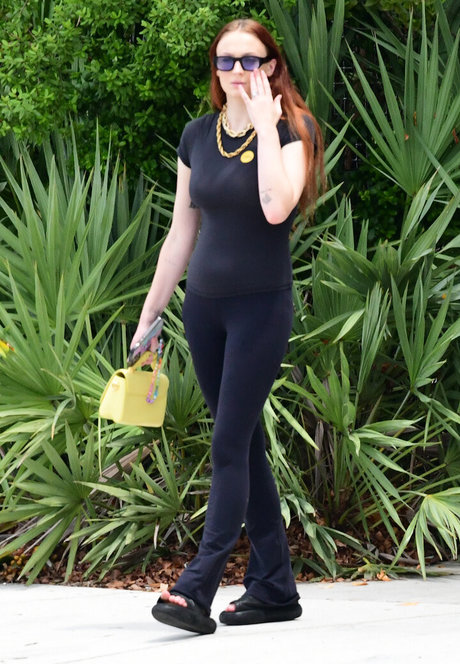 Sophie Turner model exclusive pic