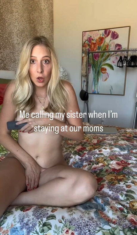 Glitchhappens model pornographic picture