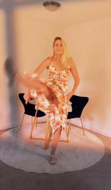 Glitchhappens art model photo