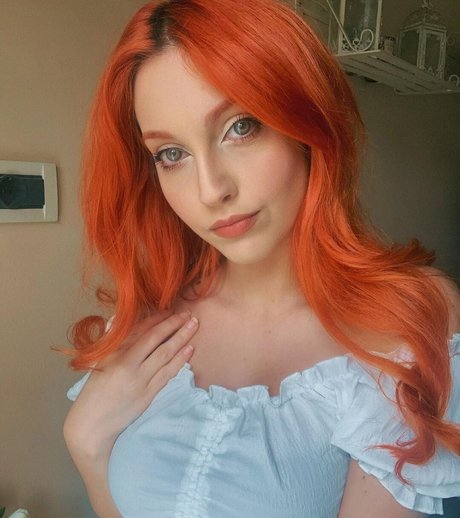 Mona Schon pornstar free images