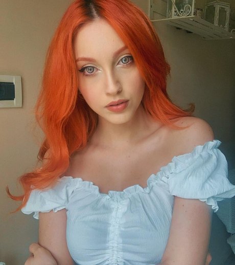 Mona Schon hot actress img