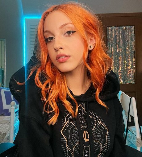 Mona Schon star high quality img