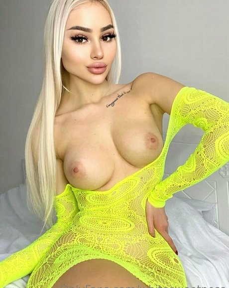 whitesweetness star nude photo