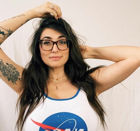 dailyvitaminb model hot galleries