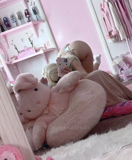 nymphblonde star naked photo