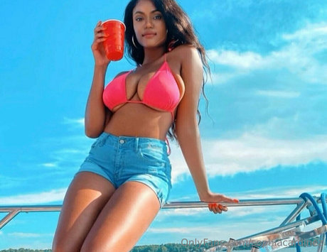 sophiacardinez high quality star photo