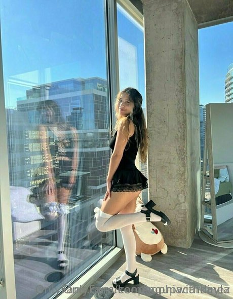 sophiacardinez naked model pics