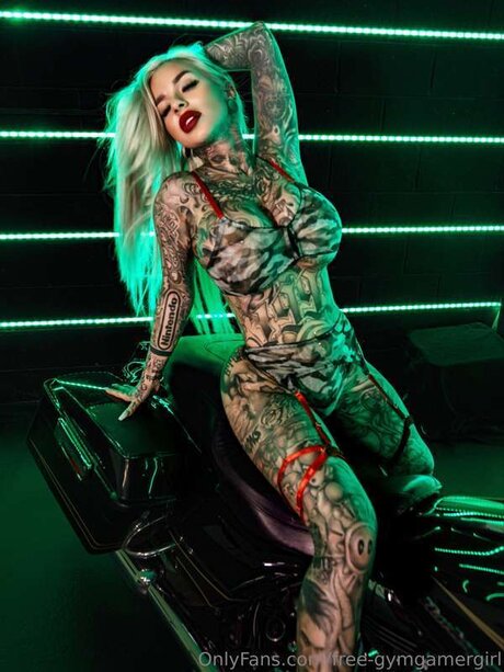 Free Gymgamergirl model exclusive photos