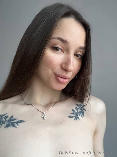 Emily Sweet model hot img