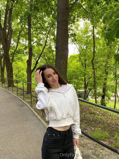 Emily Sweet high quality actress photos