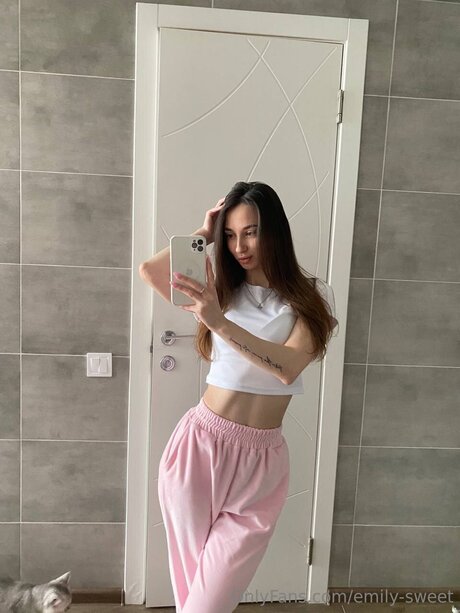 Emily Sweet pretty actress gallery