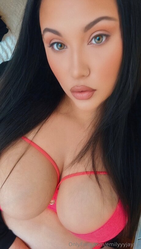 Emilyyyjayyy nude star pictures