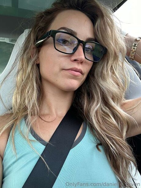 Danielle Raven xxx pornstar picture