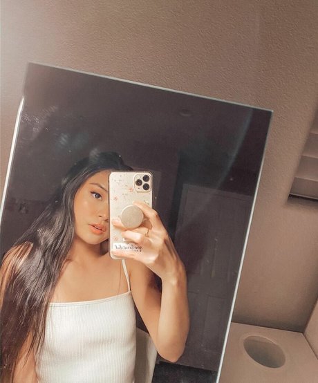 Ashley Liao model naked img