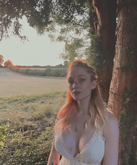 Janet Devlin top model picture