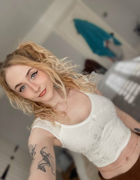 Janet Devlin model hd photos