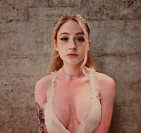 Janet Devlin sex star pictures