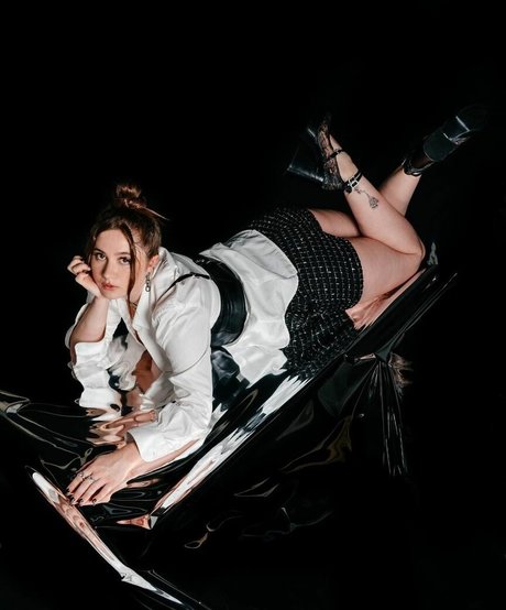 Emma Kenney adult star photos