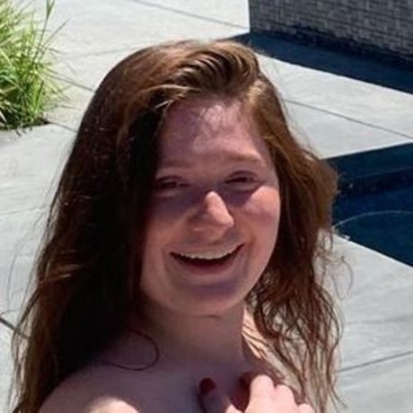 Emma Kenney model perfect img