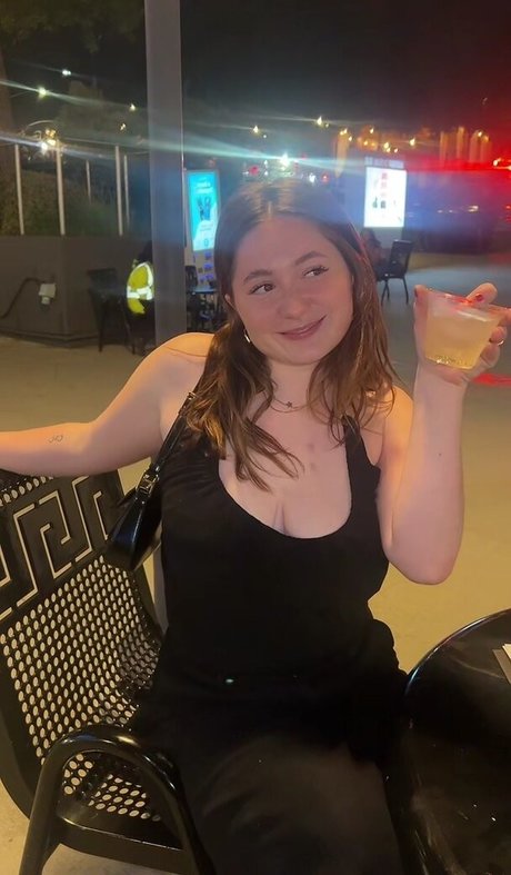 Emma Kenney pornstar naked img