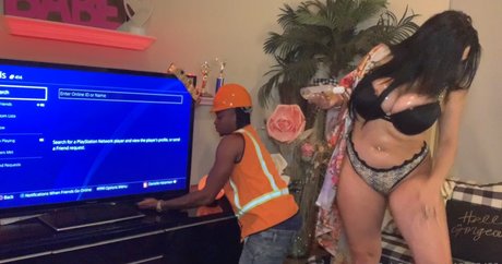 monaazar nude star pics