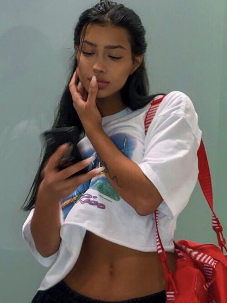 Merk Twain model nudes archive