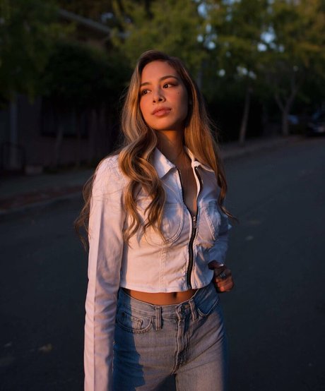 Buhnny model picture