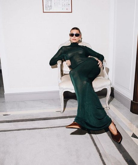 Hailey Baldwin Bieber erotic actress pic