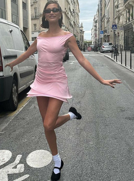 Hailey Baldwin Bieber sexy model photo