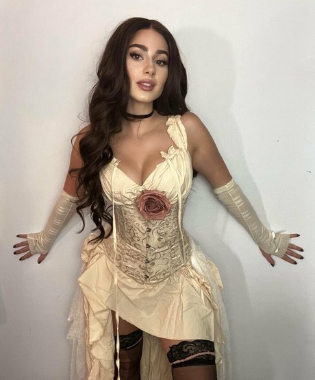 Palmbee model erotic pics