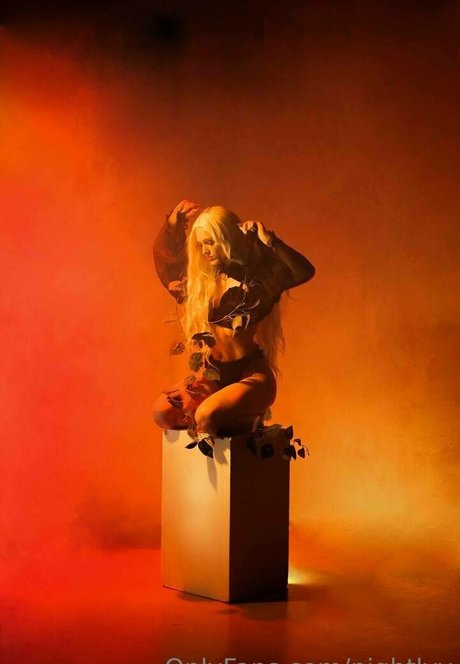 Nightlyy pornographic star img