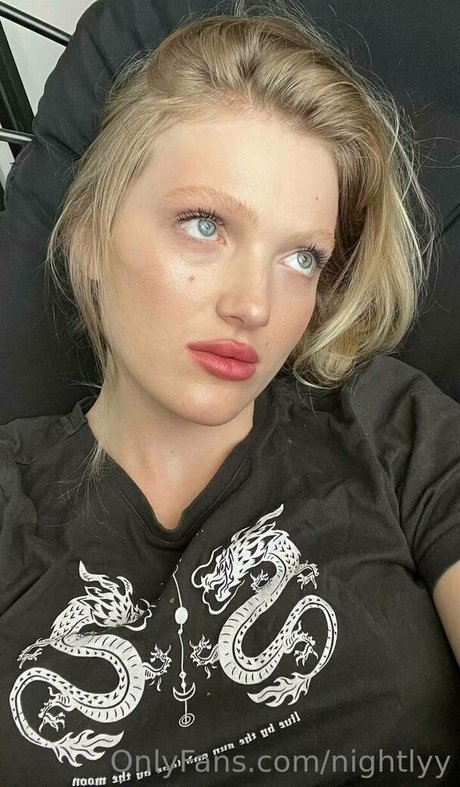 Nightlyy nudes model pic