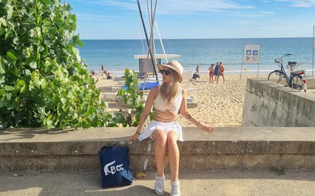 Laure Valee best actress pictures