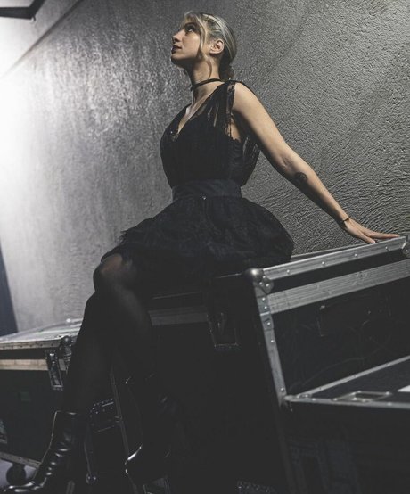 Laure Valee adult model pictures