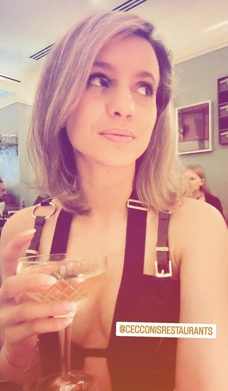 Laure Valee star nice image