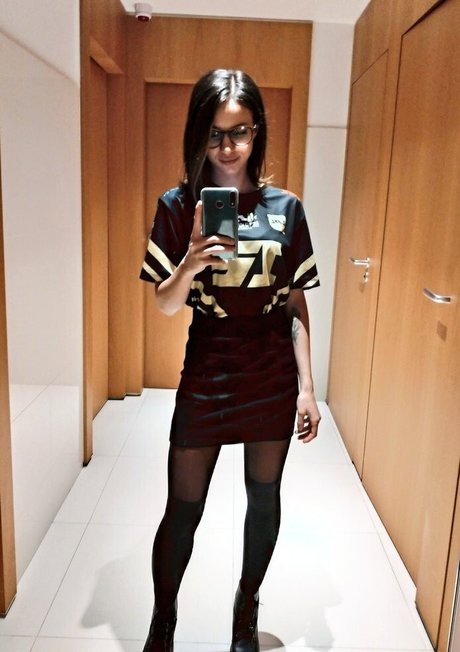 Laure Valee Profile pic