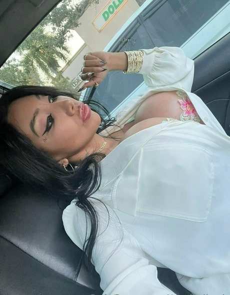 expanding kaliyah nudes star picture